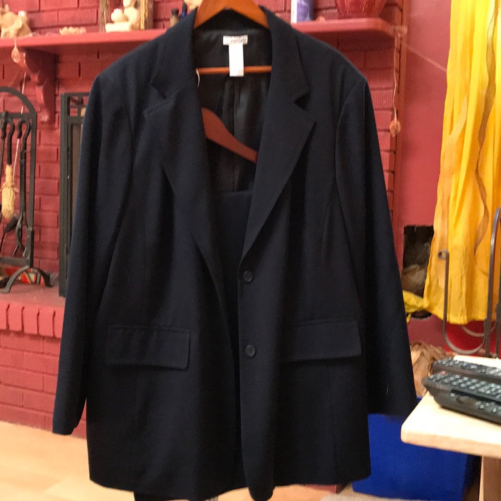 East 5th Women’s two-piece suit.